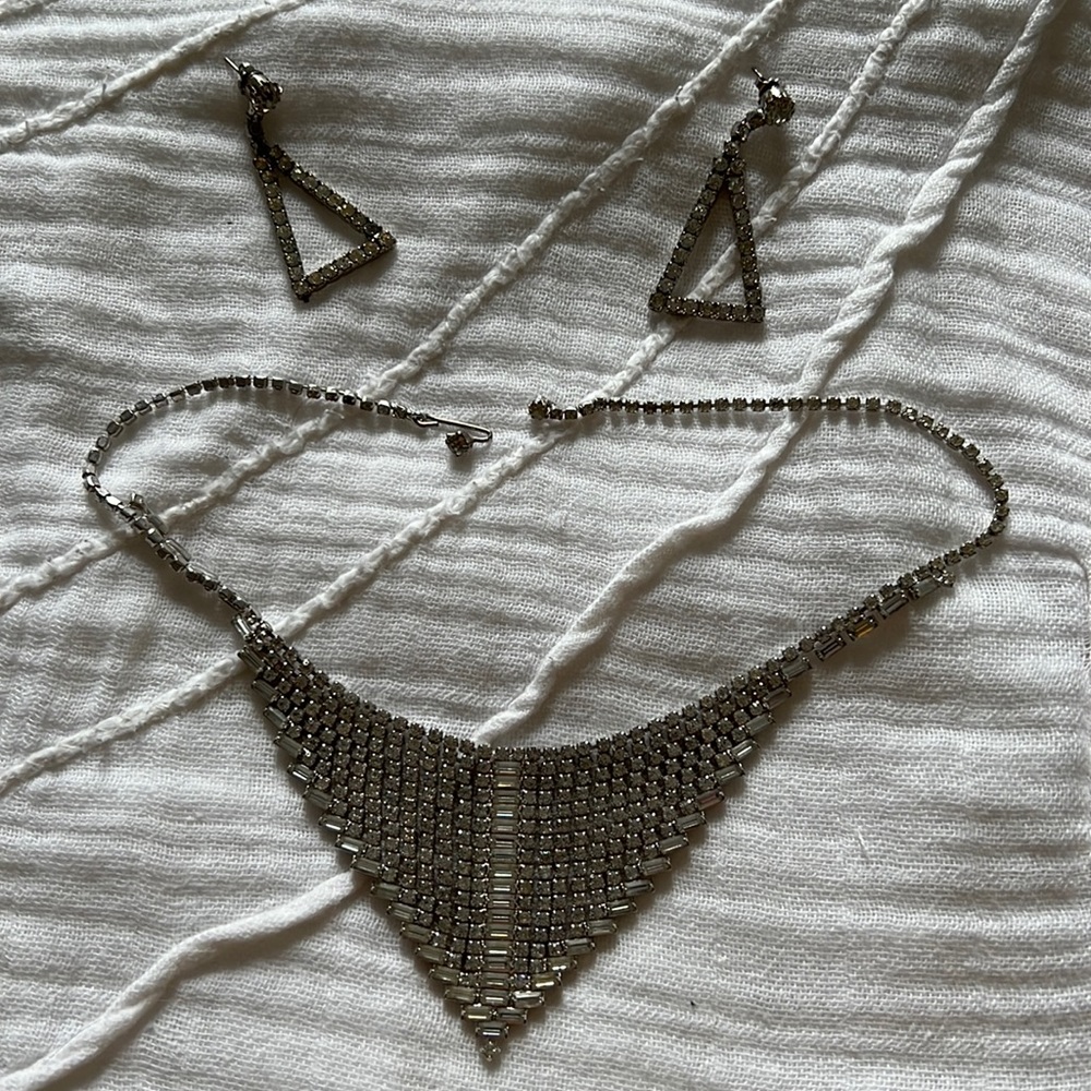 Necklace and earring set